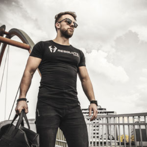 resolute_black_2